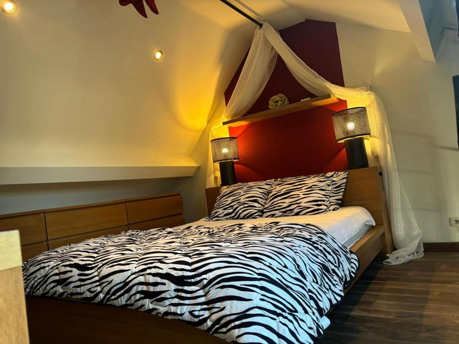 Appartamento Wellness Loft With Sauna, Jacuzzi, Roof Terrace & Amazing View Anversa Esterno foto